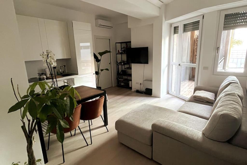 Modern Apartment - Walking Distance To Milan Central Station Екстериор снимка